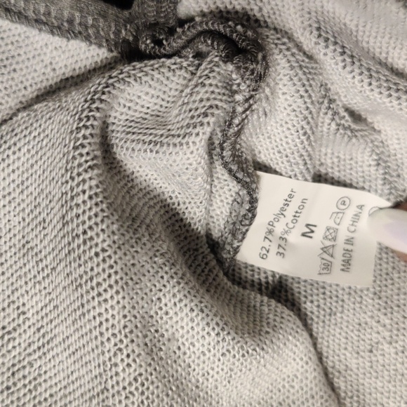 Cheetah sweater, size M - Picture 3 of 3